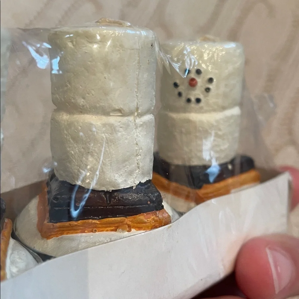 4 NEW S’mores Snowman Candle White/Brown